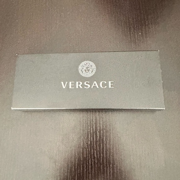 Versace 9-piece fragrance set. New - Picture 2 of 3